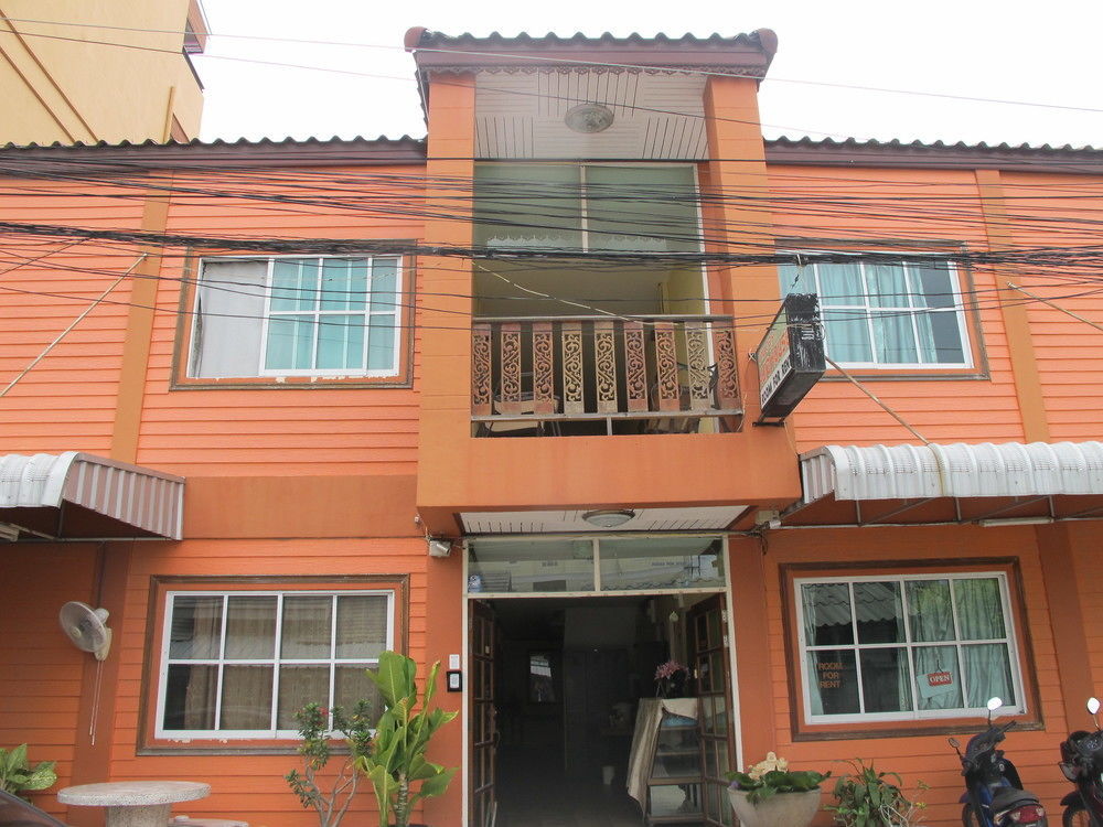 Aura House Hotel Pattaya Exterior foto
