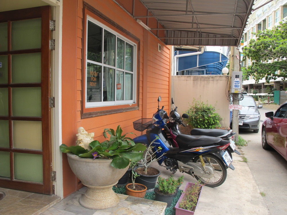 Aura House Hotel Pattaya Exterior foto